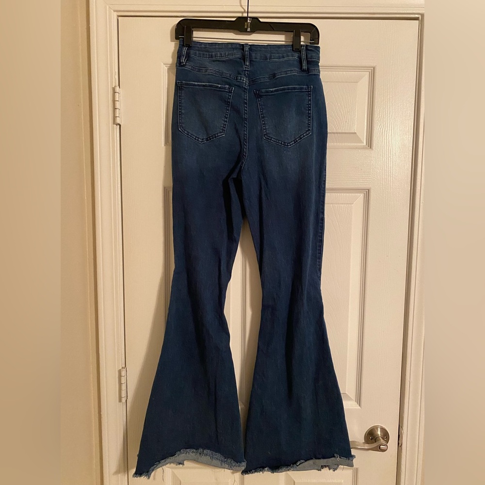 Women's Distressed Flare Jeans YMI Gigi Fit. Juniors 11/30.🐠 - Picture 2 of 7